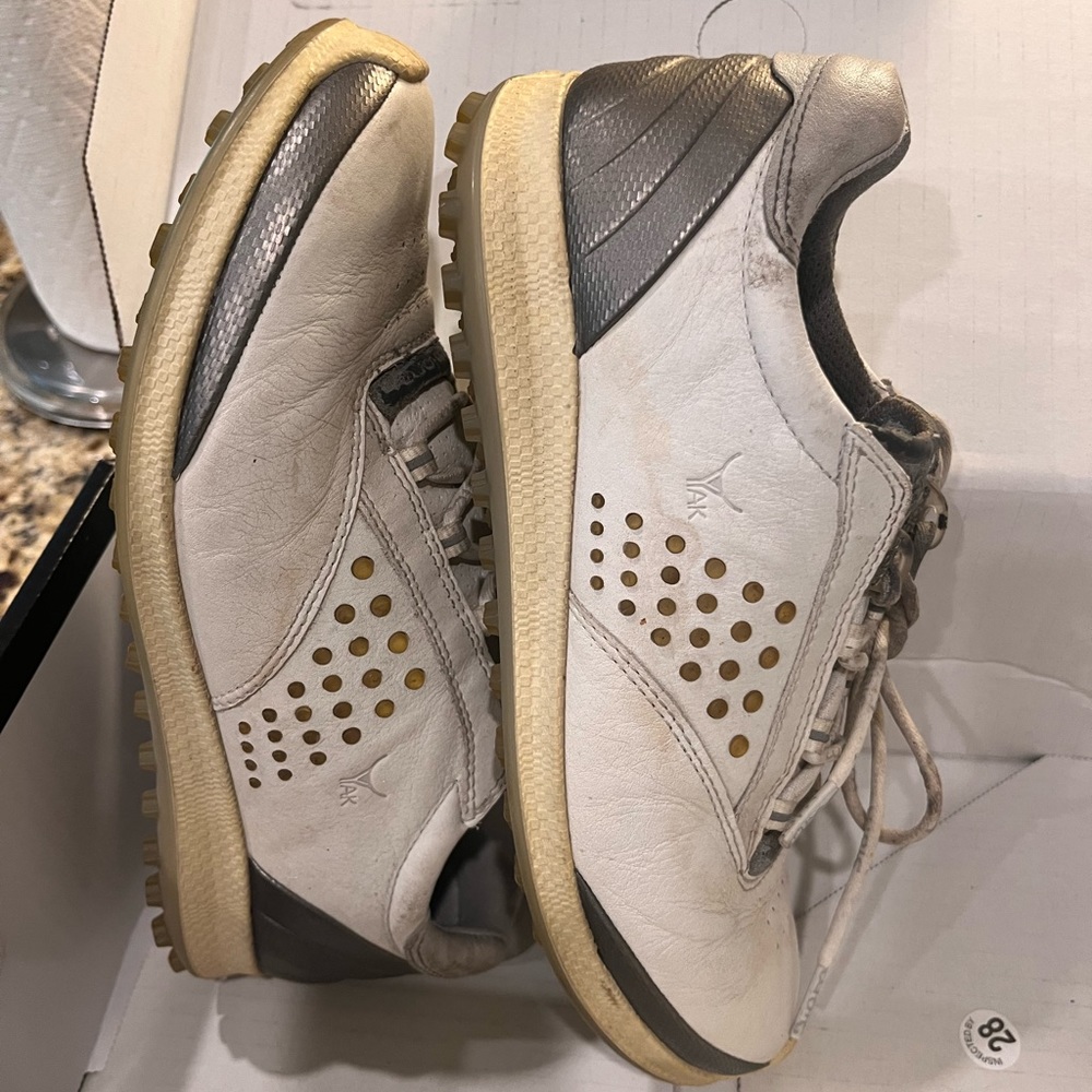 Ladies ECCO golf shoes.  Size 6